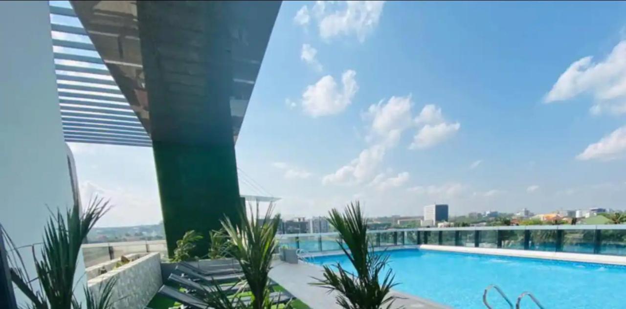 Luxury 2 Bedroom Apartment With Huge Balcony , Pool, Gym At Tribute House Άκρα Εξωτερικό φωτογραφία